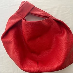 Stylish and roomy purse. Holds everything you need for a day or night out!